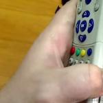 Podrobný návod na demontáž diaľkového ovládania z televízora Philips